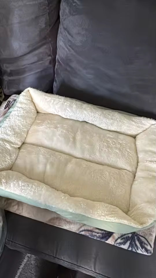Cozy Plush Pet Bed for Cats & Small Dogs